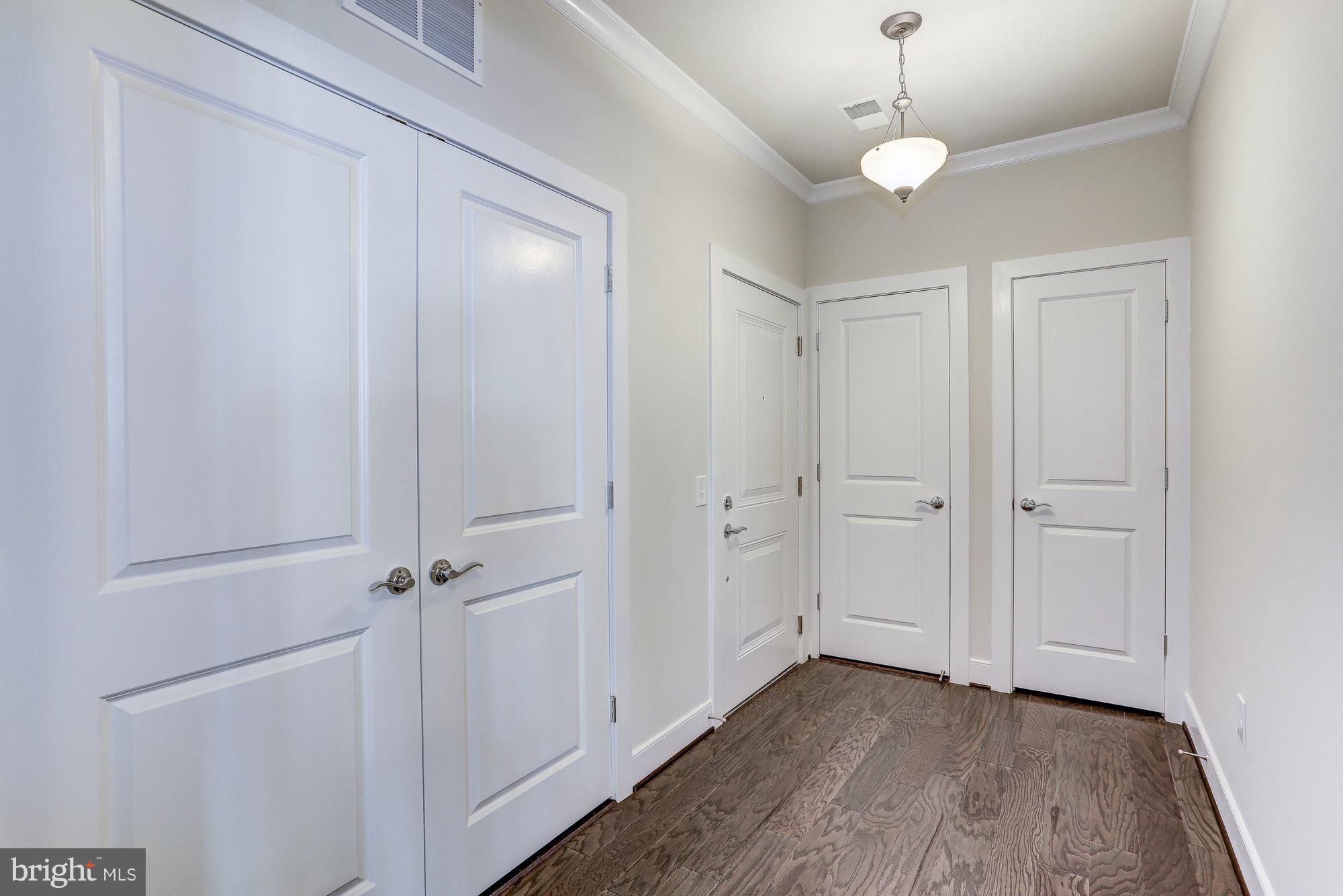 2907 BLEEKER ST #405