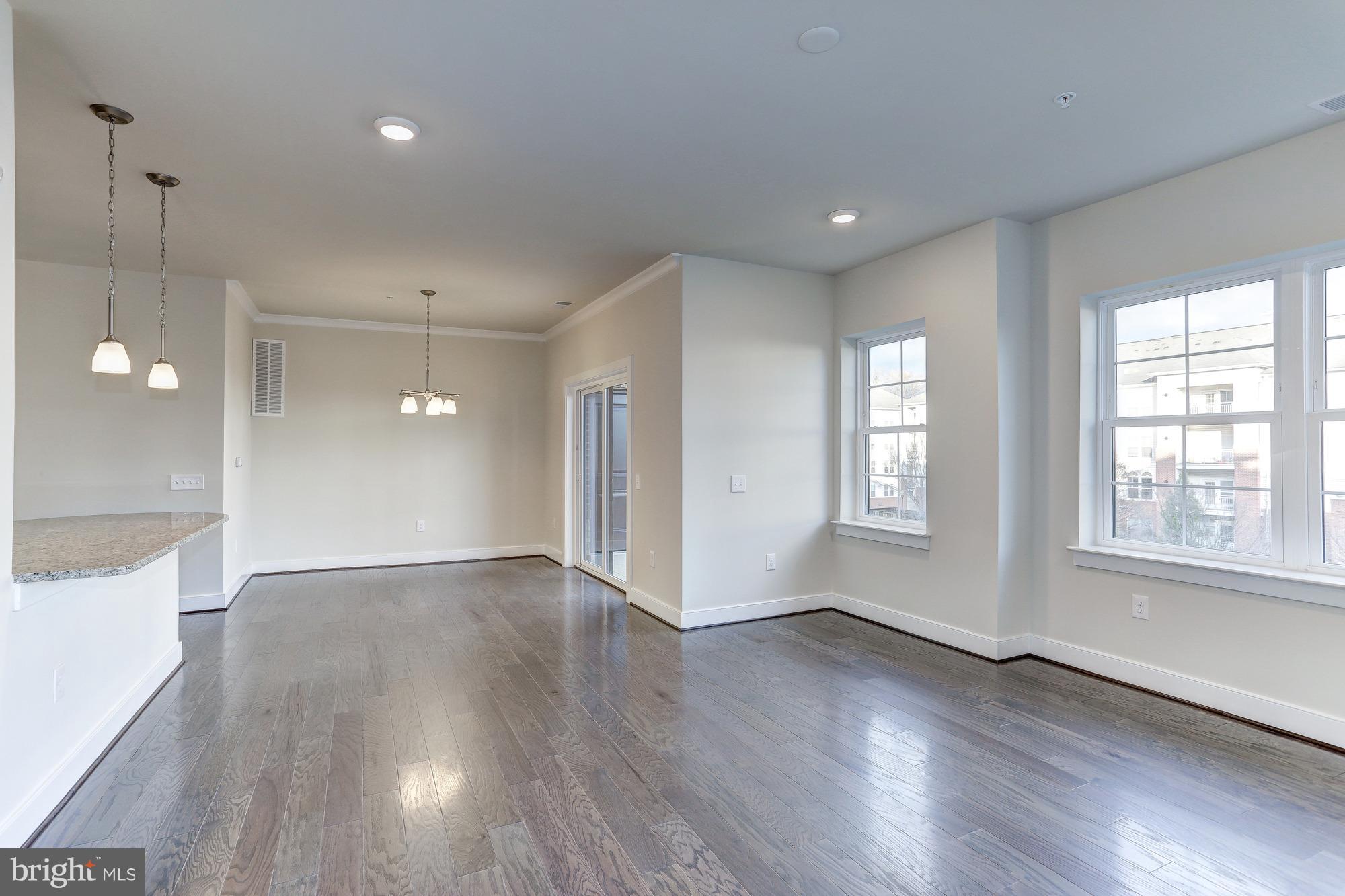 2907 BLEEKER ST #405