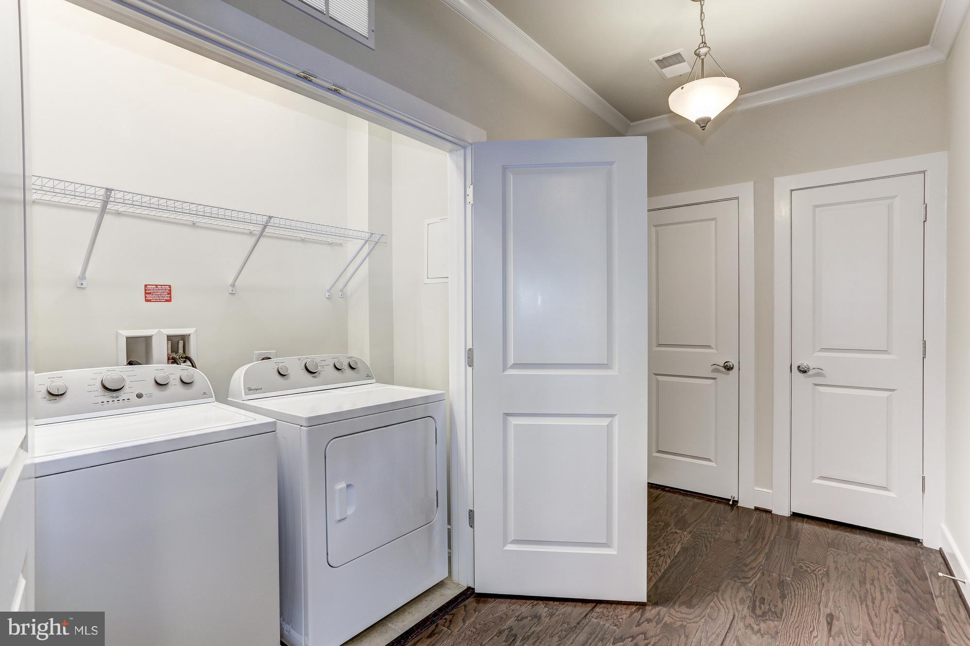 2907 BLEEKER ST #405