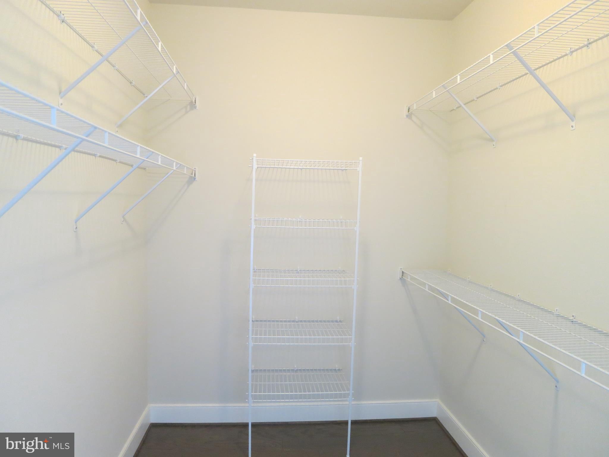 2907 BLEEKER ST #405