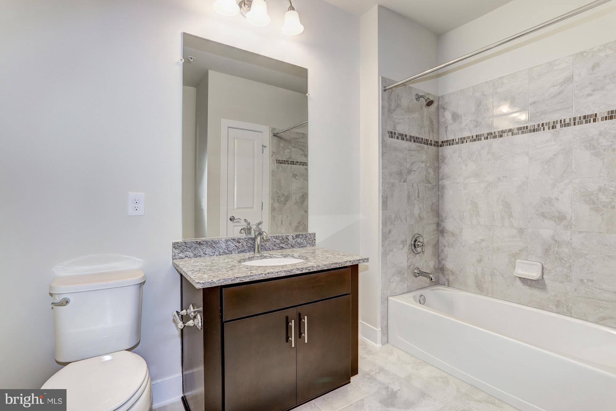 2907 BLEEKER ST #405