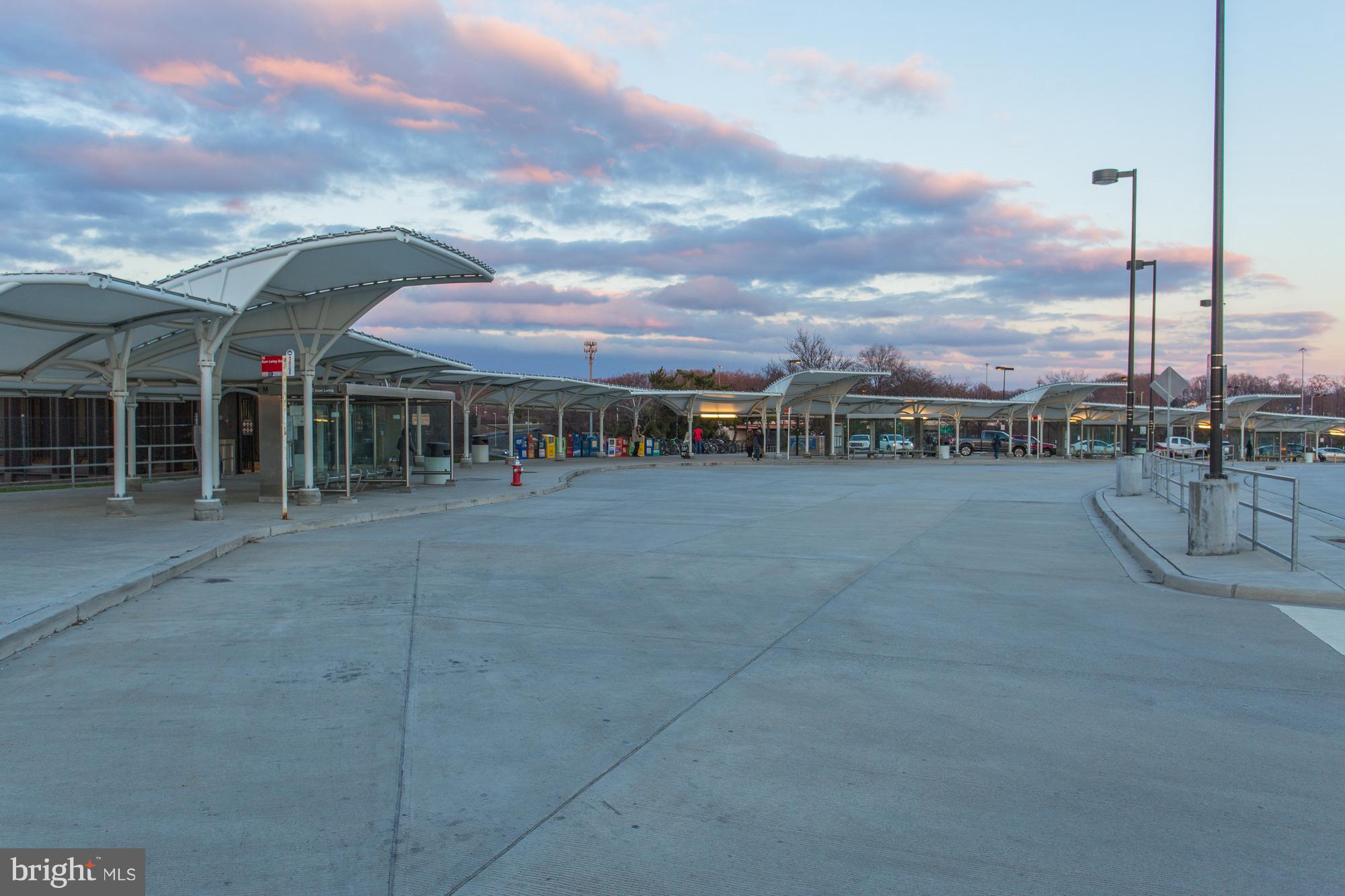 2907 BLEEKER ST #405