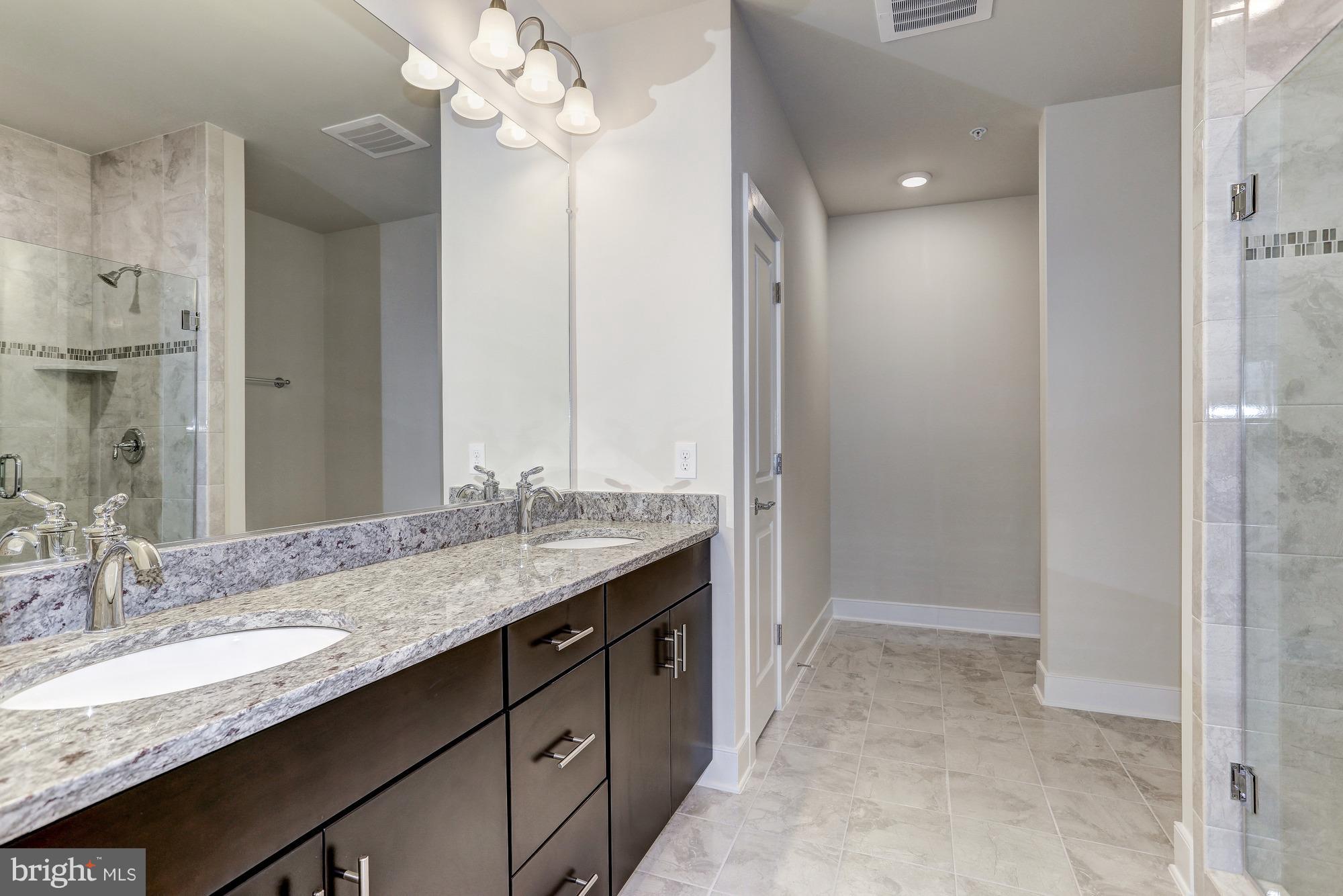 2907 BLEEKER ST #405