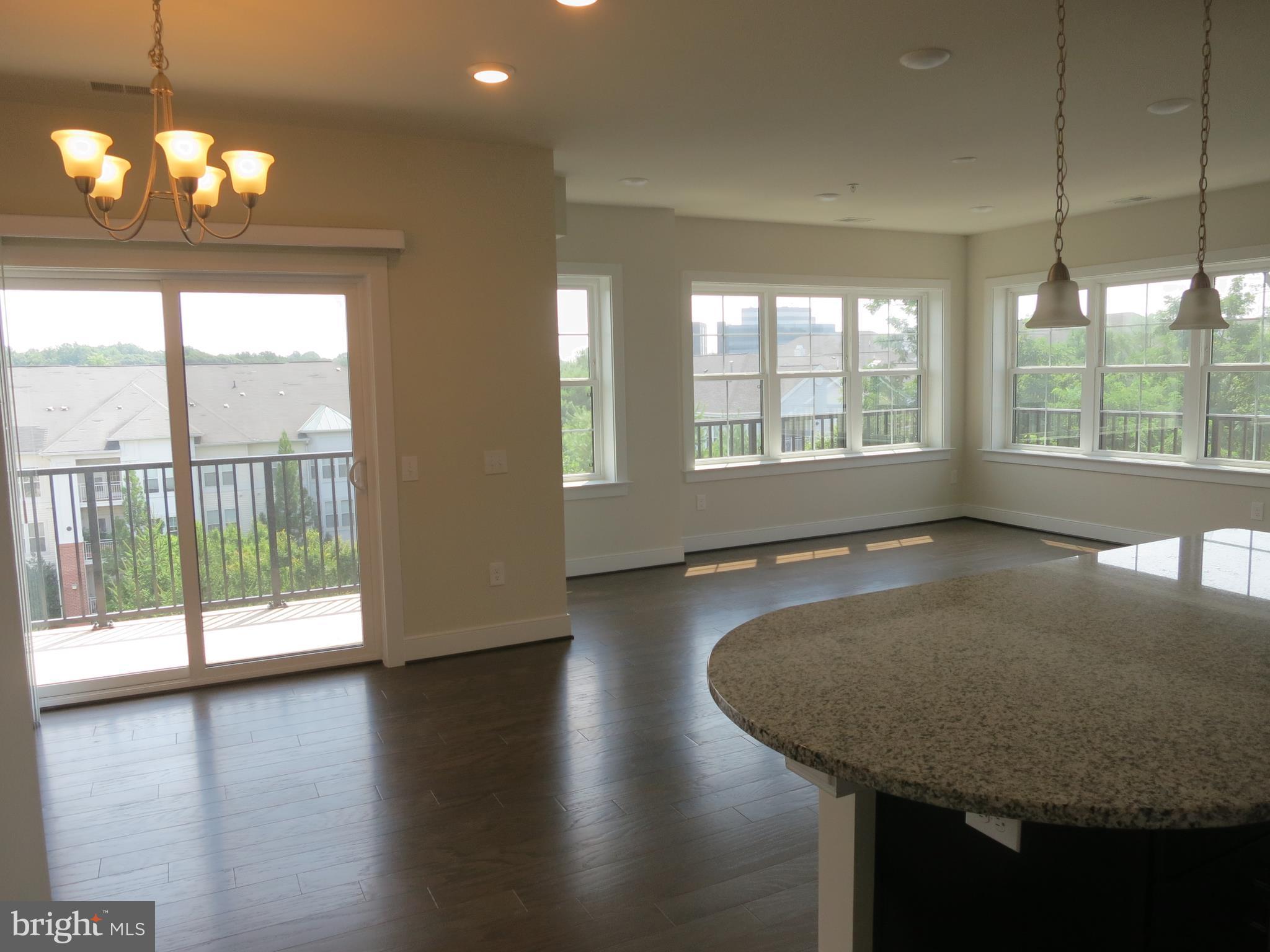 2907 BLEEKER ST #405