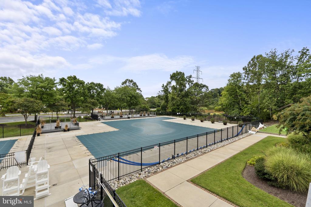 7315 MALLORY LN
