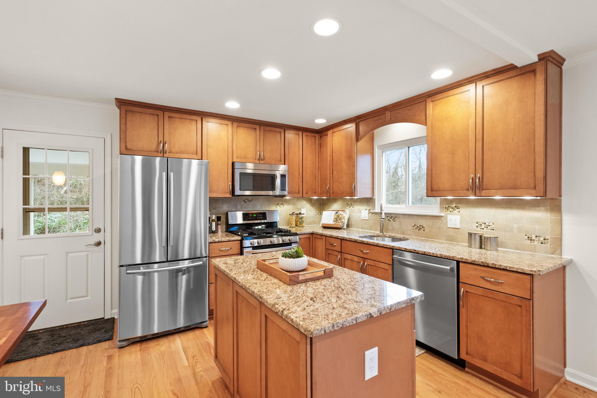 6934 Stoneybrooke Ln