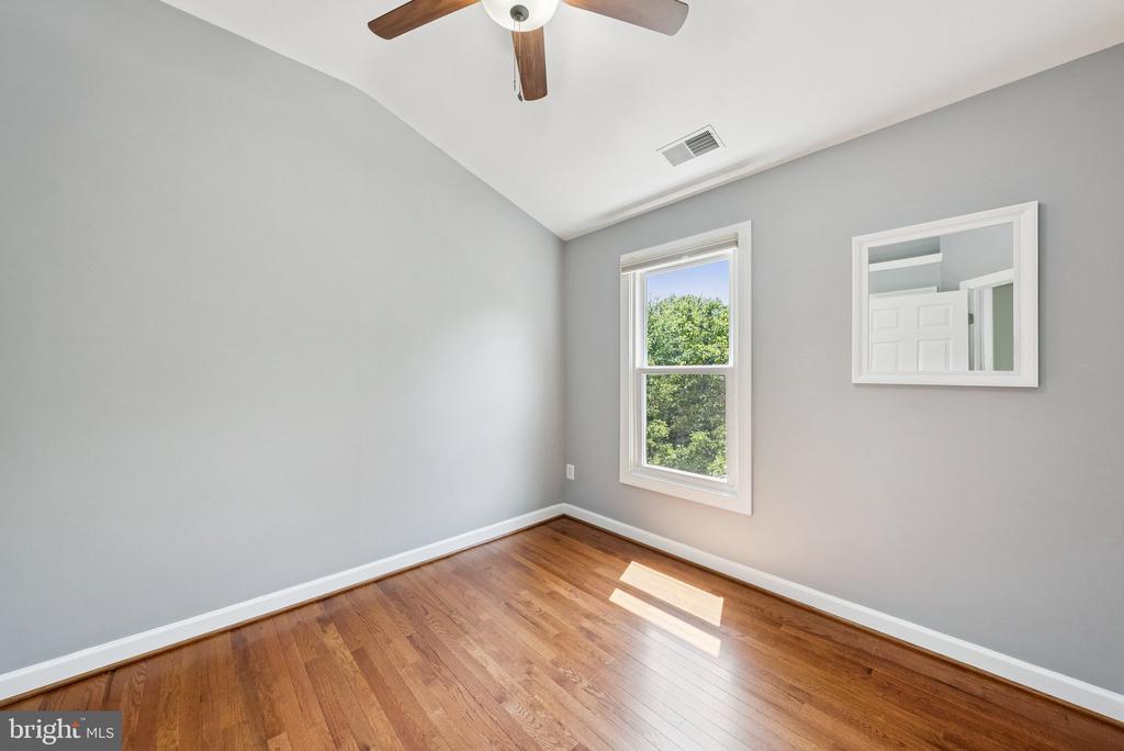 5562 JOWETT COURT