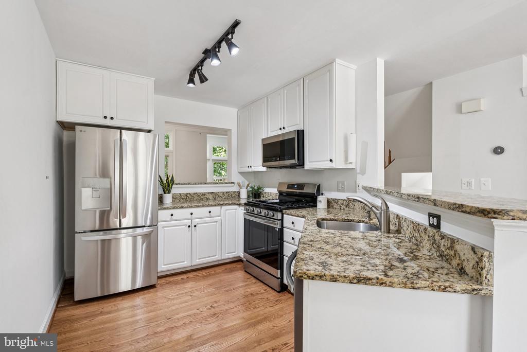 5562 JOWETT COURT