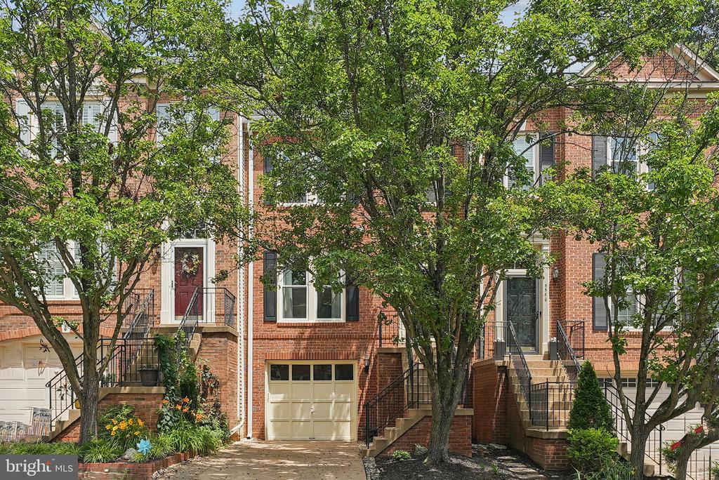 5562 JOWETT COURT