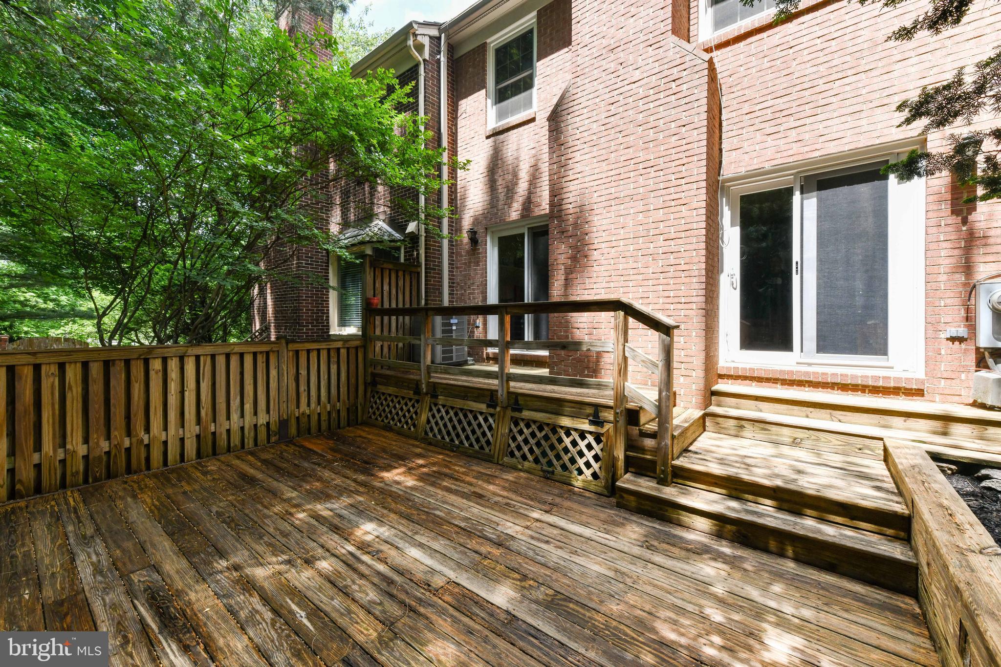 6862 WILLIAMSBURG POND CT