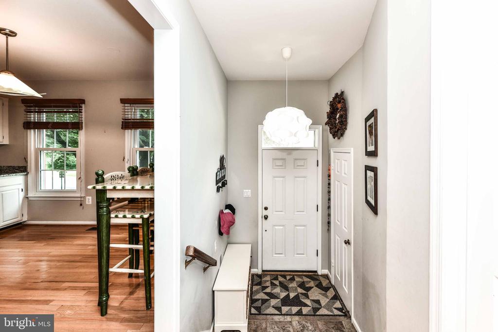 6862 WILLIAMSBURG POND CT
