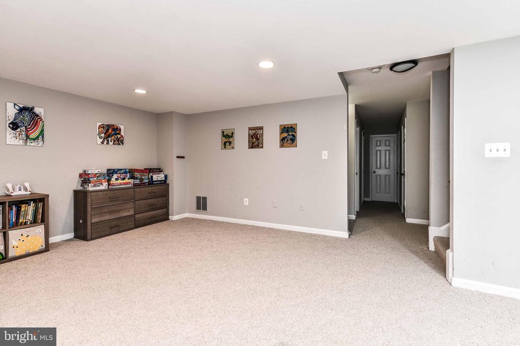 6862 WILLIAMSBURG POND CT