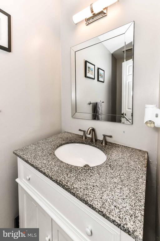 6862 WILLIAMSBURG POND CT