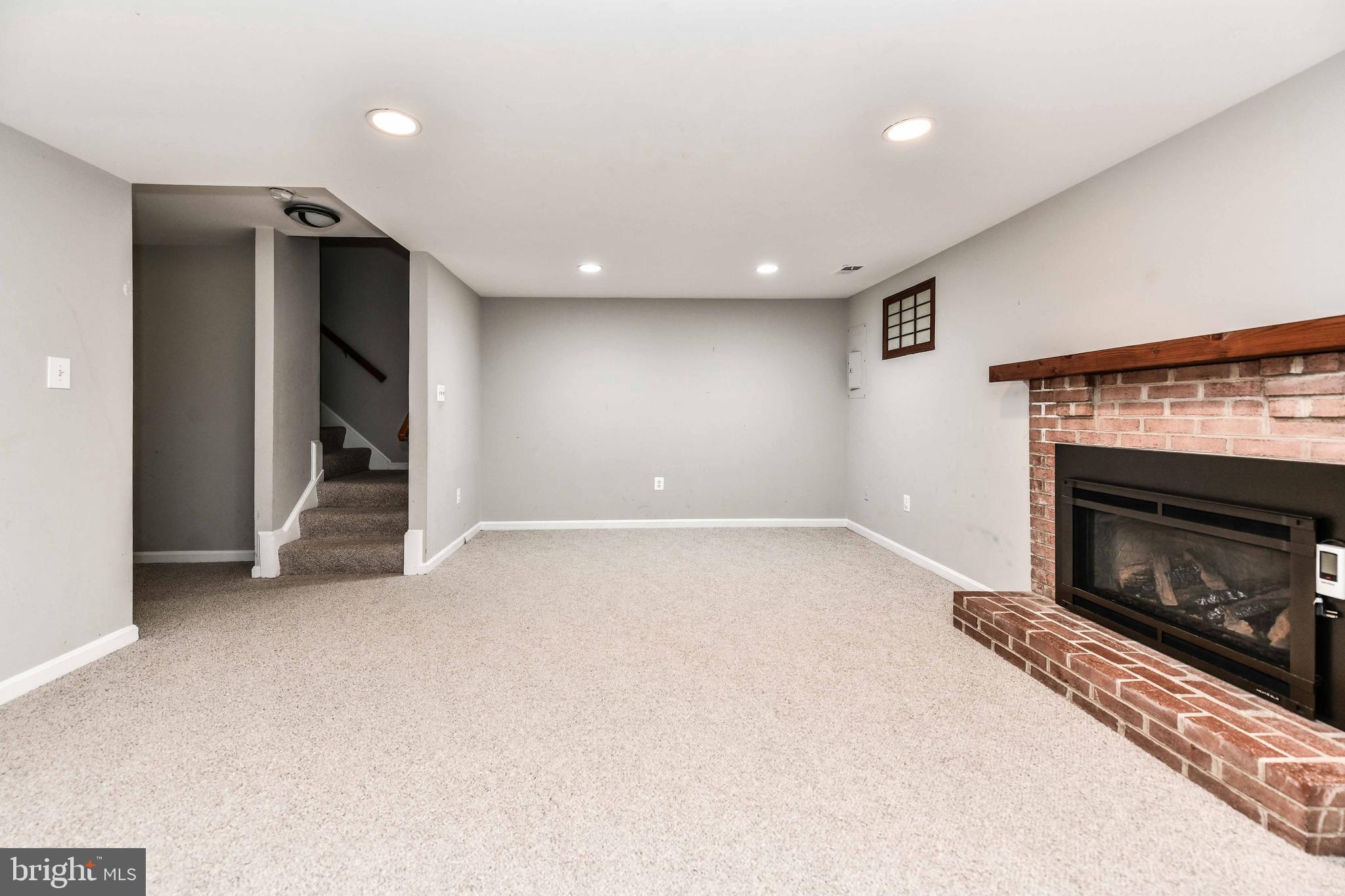 6862 WILLIAMSBURG POND CT