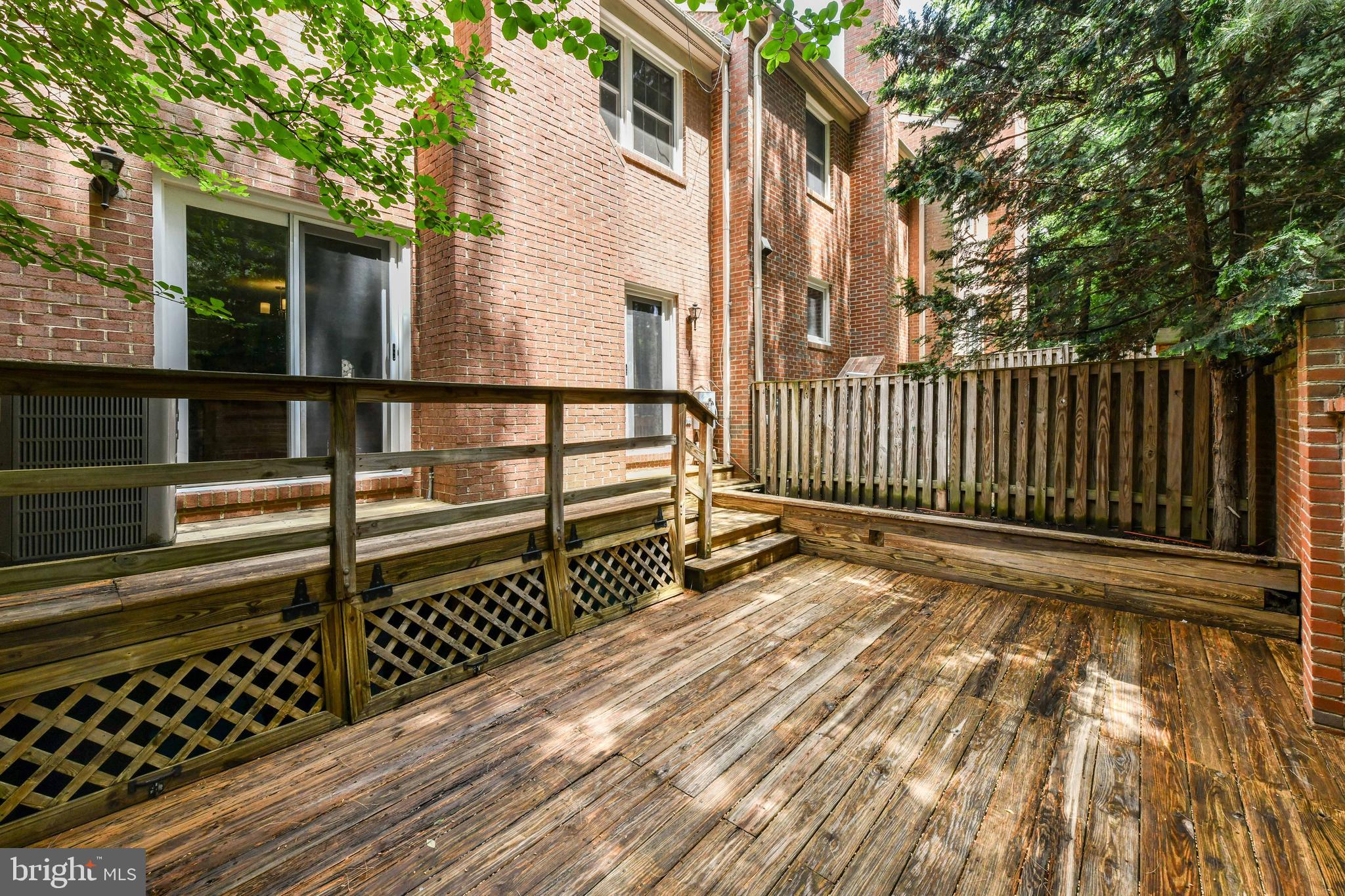 6862 WILLIAMSBURG POND CT