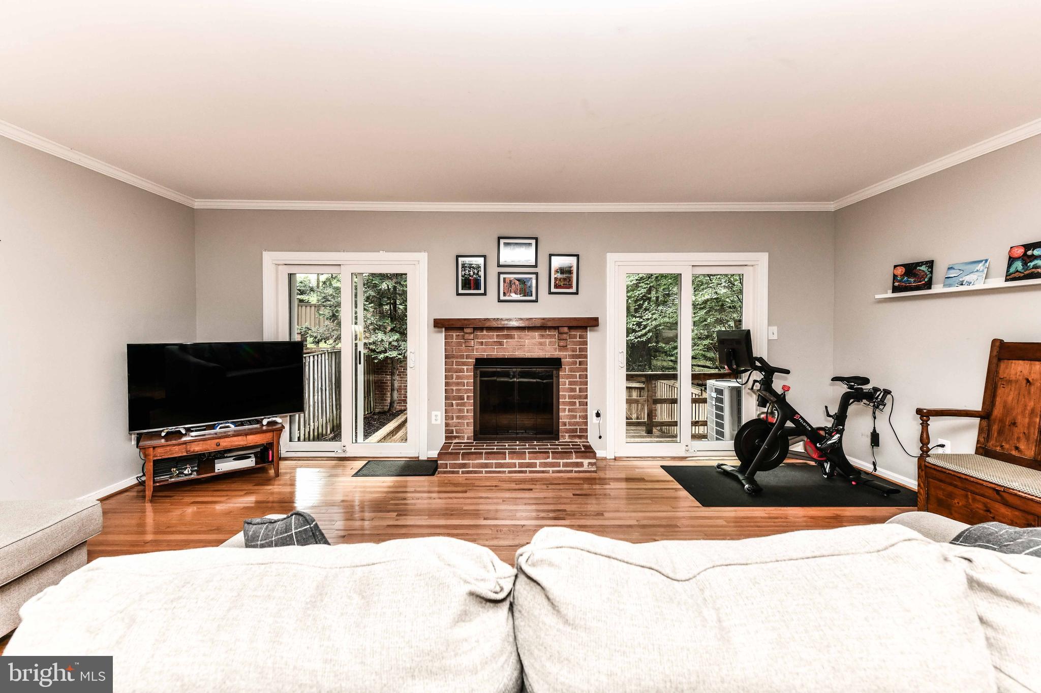 6862 WILLIAMSBURG POND CT