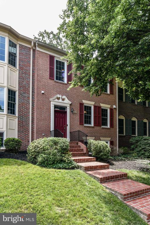 6862 WILLIAMSBURG POND CT