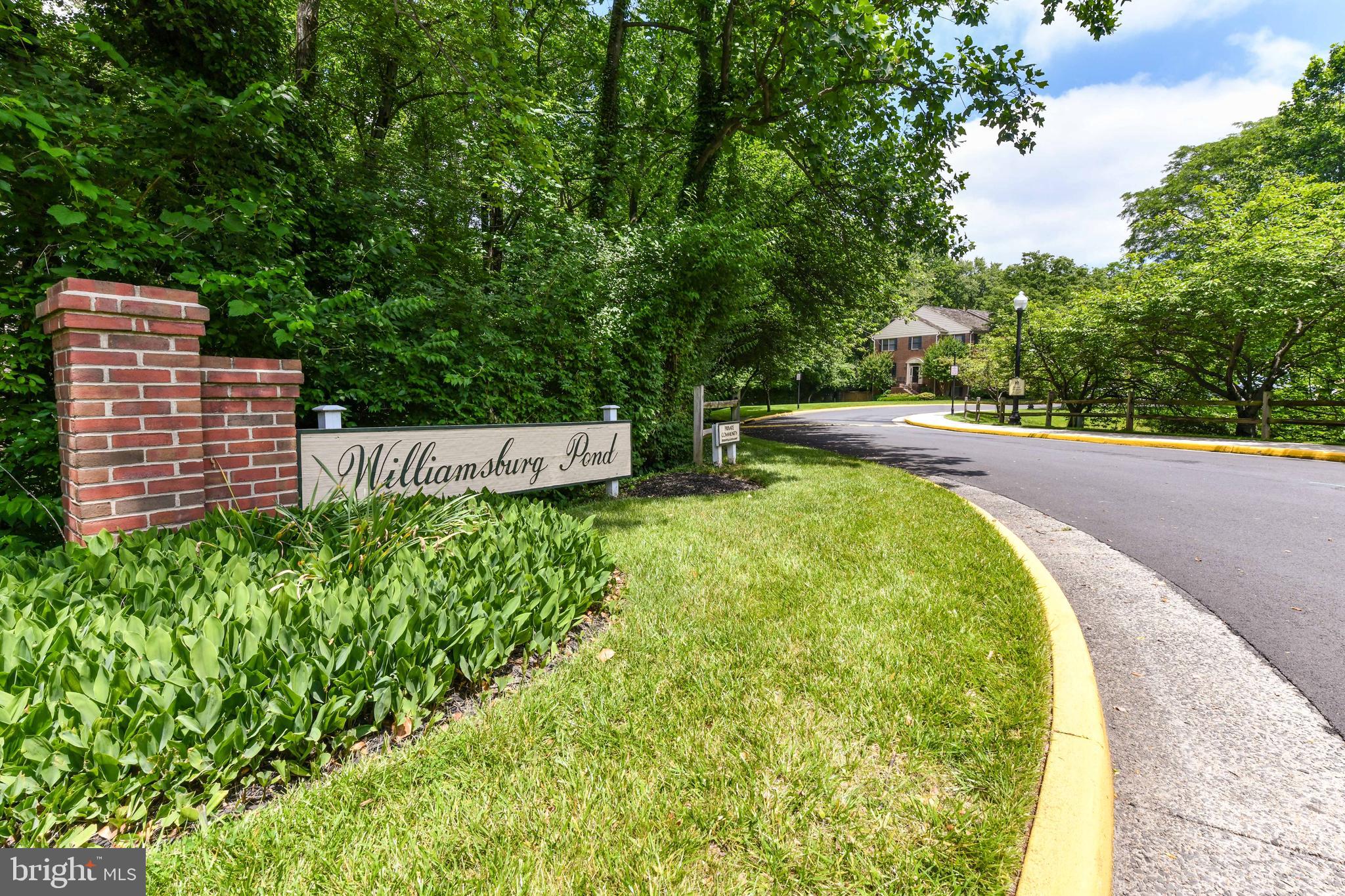 6862 WILLIAMSBURG POND CT