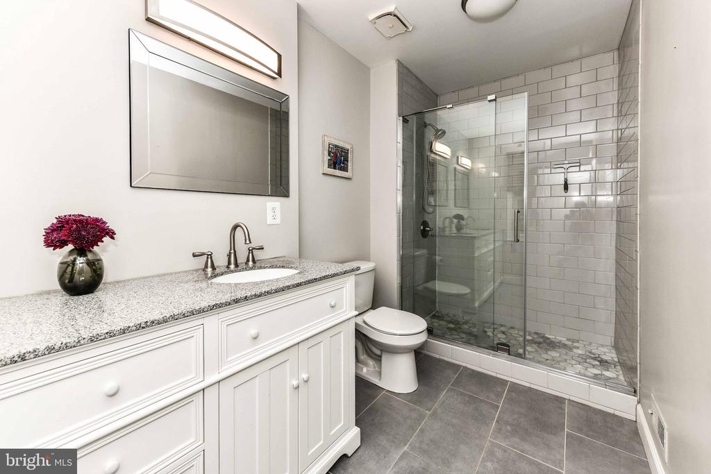 6862 WILLIAMSBURG POND CT