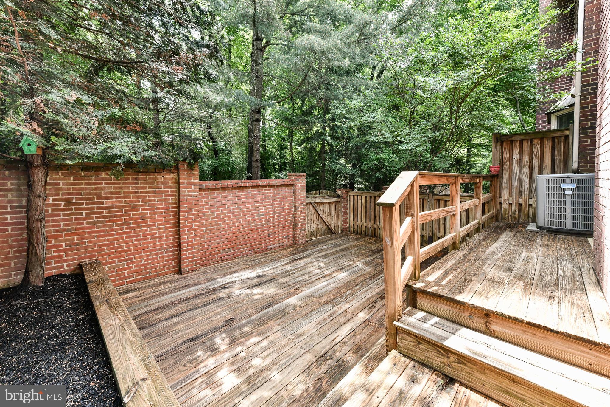 6862 WILLIAMSBURG POND CT