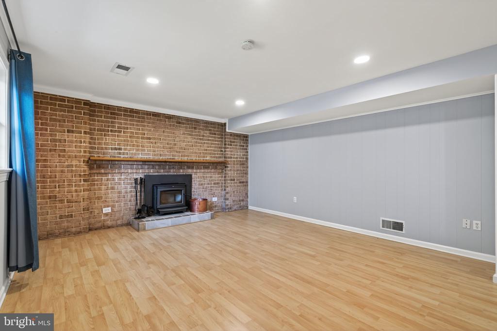 3821 WINTERSET DR