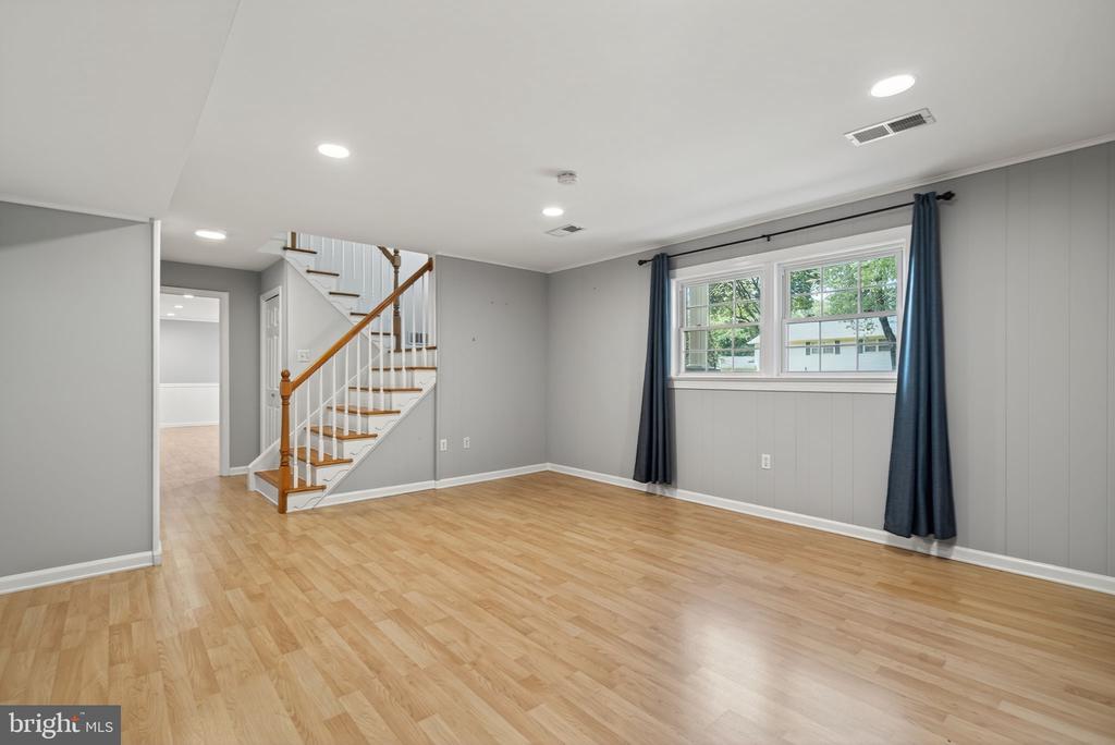 3821 WINTERSET DR