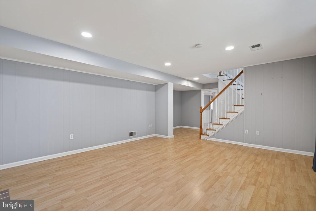 3821 WINTERSET DR