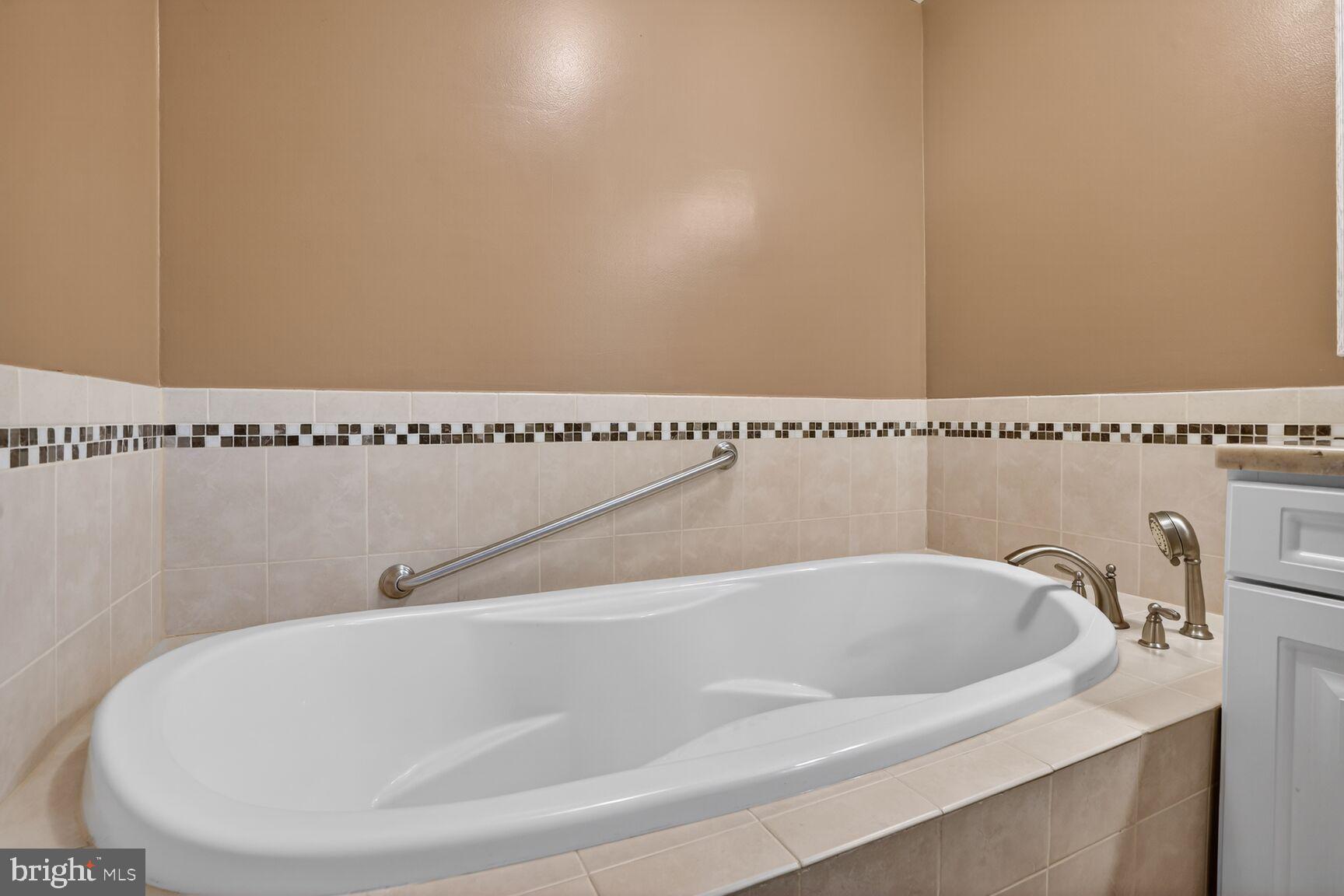 8110 NORTHUMBERLAND ROAD