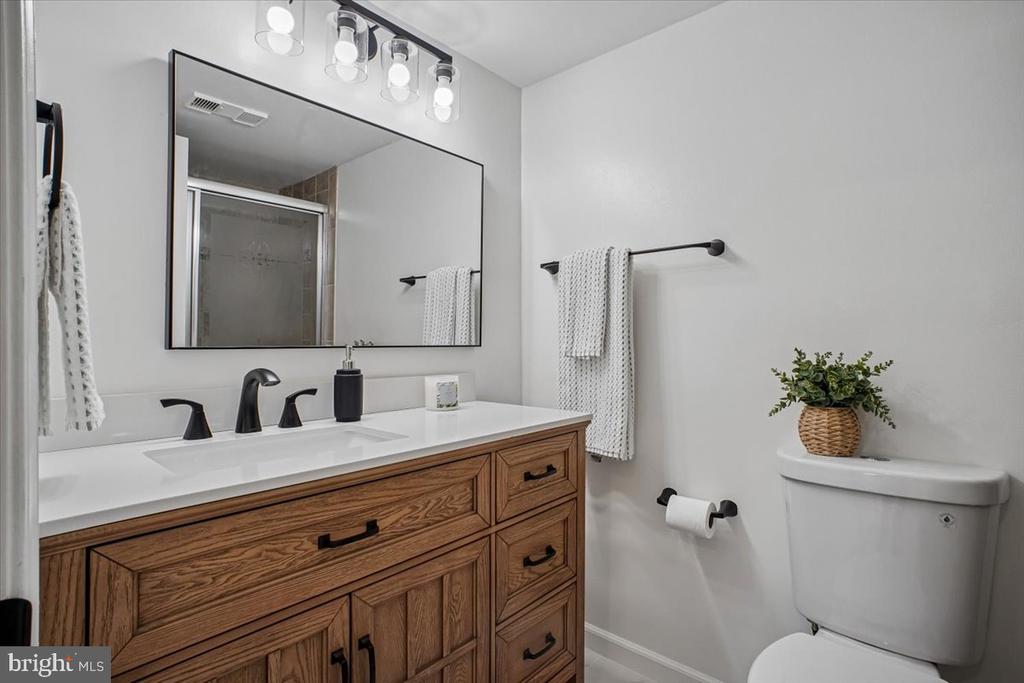 5800 COVE LANDING ROAD Unit: 304