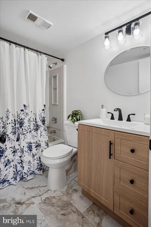 5800 COVE LANDING ROAD Unit: 304
