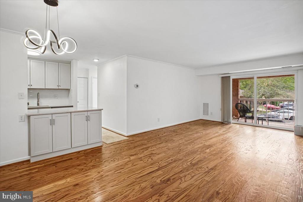 5800 COVE LANDING ROAD Unit: 304