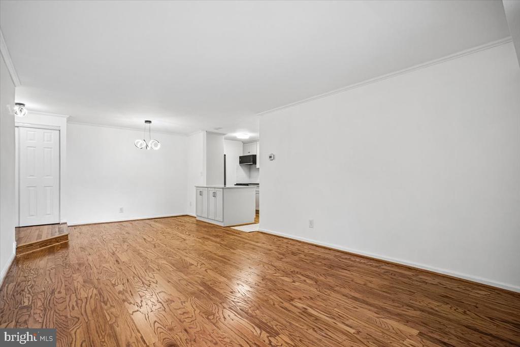 5800 COVE LANDING ROAD Unit: 304