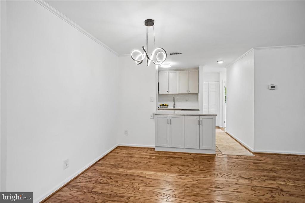 5800 COVE LANDING ROAD Unit: 304