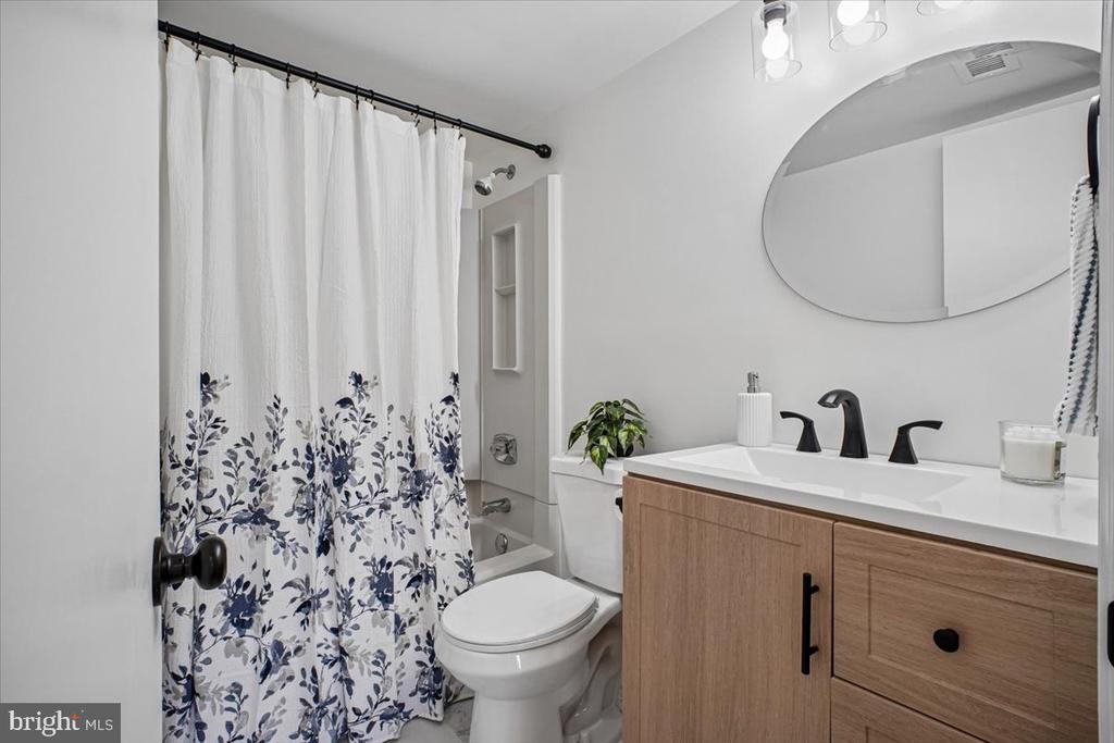 5800 COVE LANDING ROAD Unit: 304
