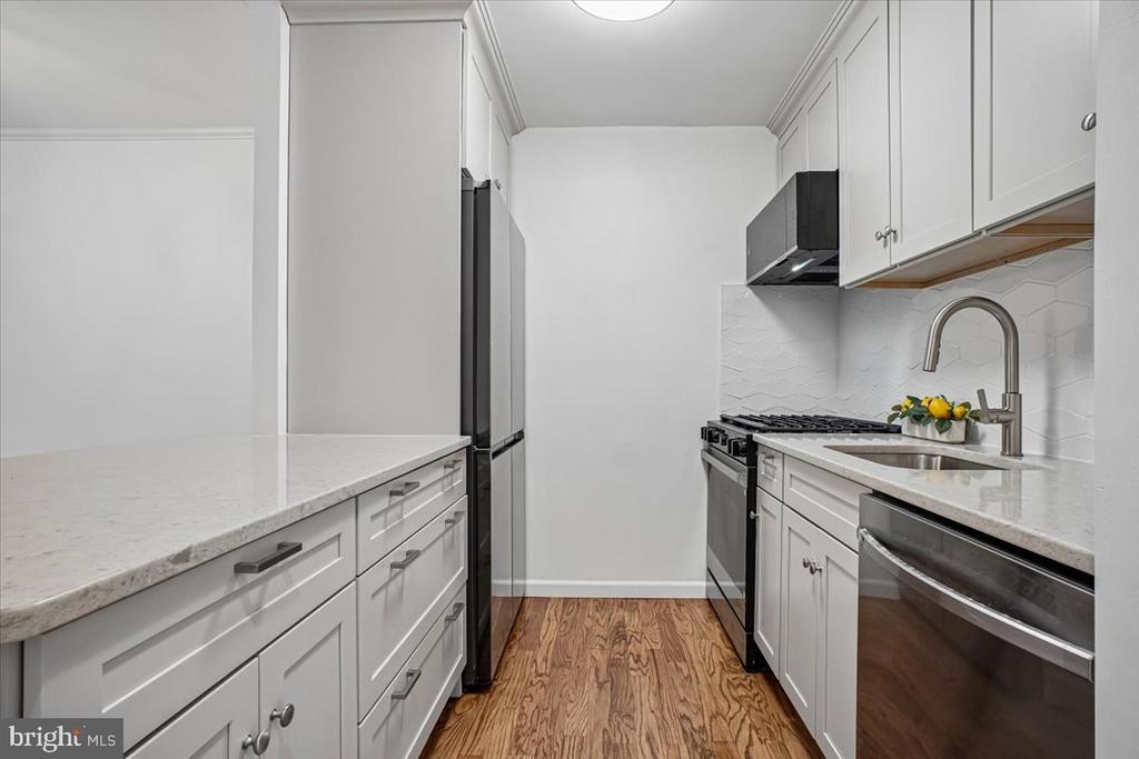5800 COVE LANDING ROAD Unit: 304