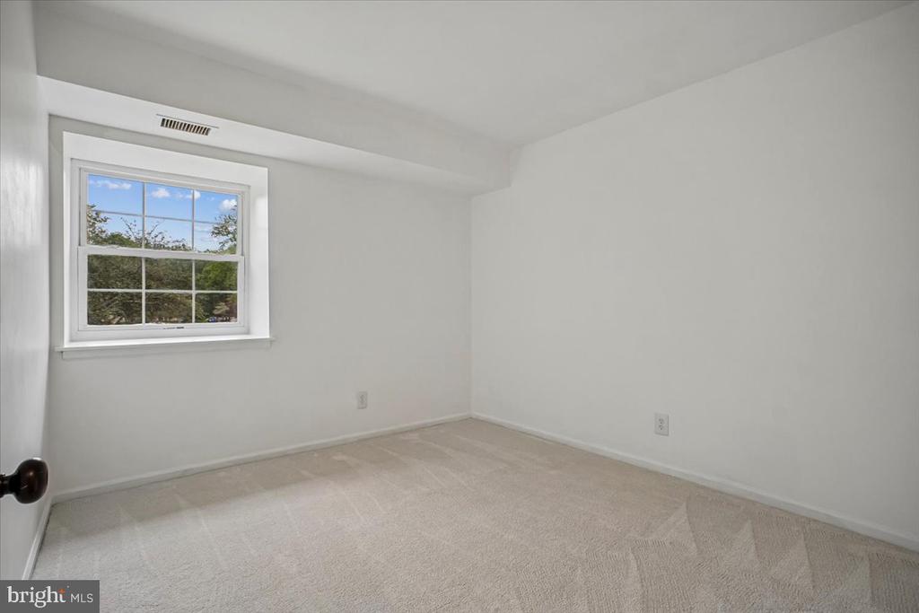 5800 COVE LANDING ROAD Unit: 304