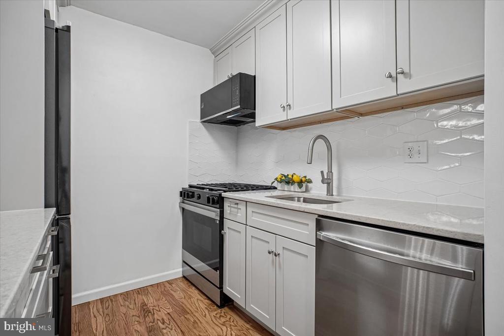5800 COVE LANDING ROAD Unit: 304
