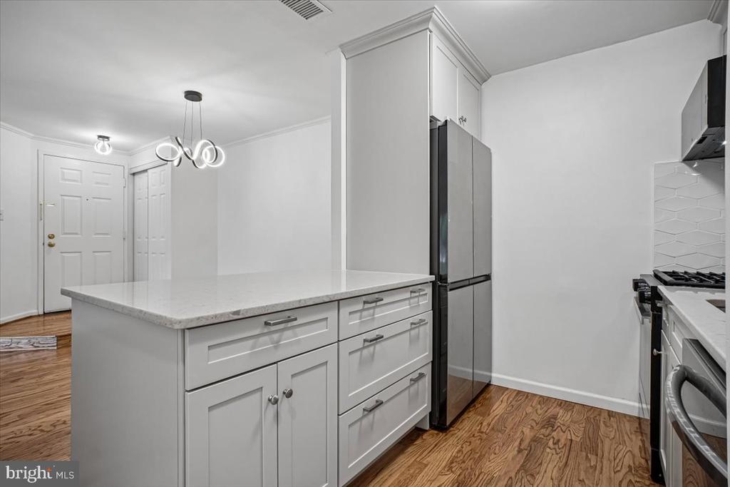 5800 COVE LANDING ROAD Unit: 304