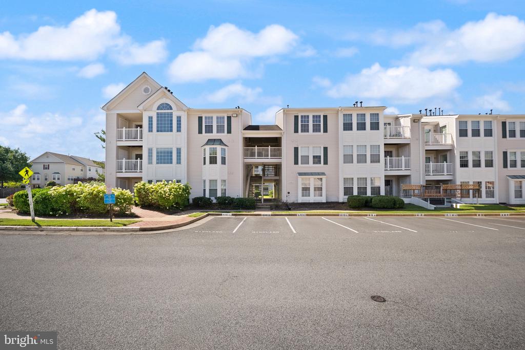 8301 BLUEBIRD WAY Unit: G