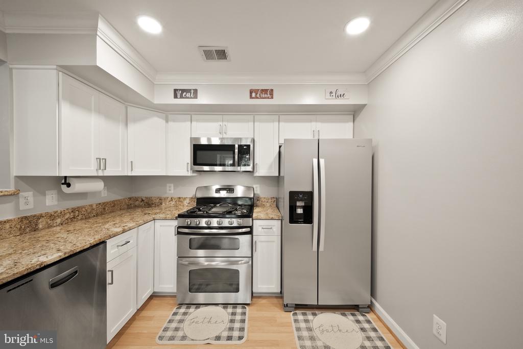 8301 BLUEBIRD WAY Unit: G