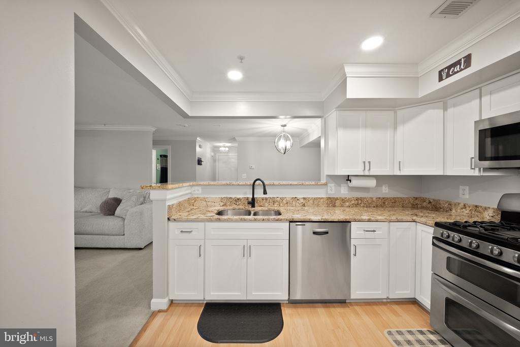 8301 BLUEBIRD WAY Unit: G