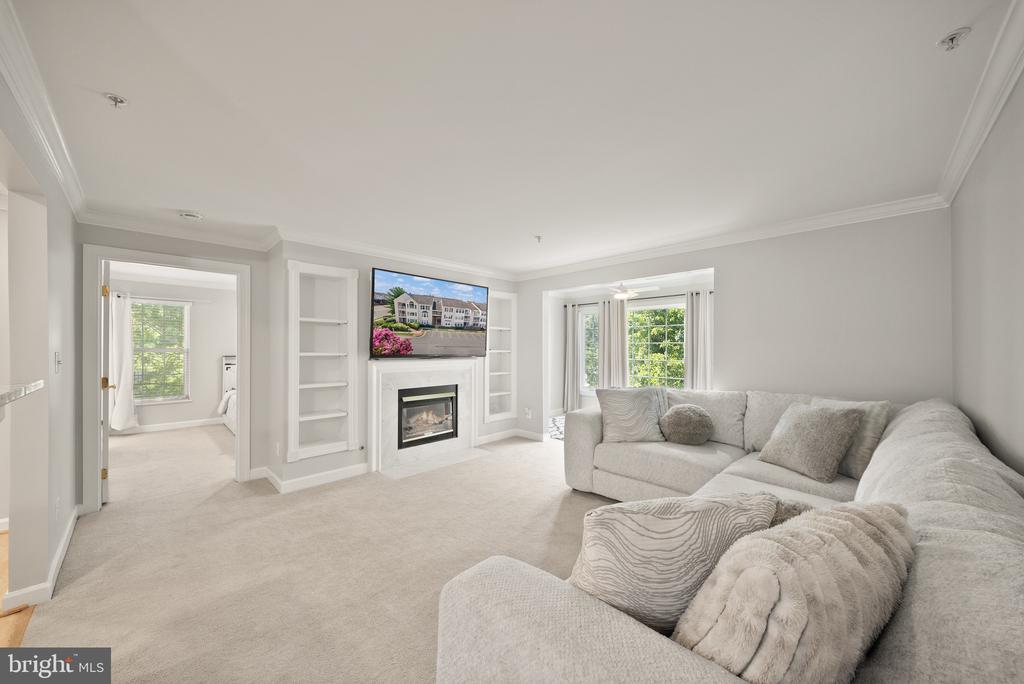 8301 BLUEBIRD WAY Unit: G