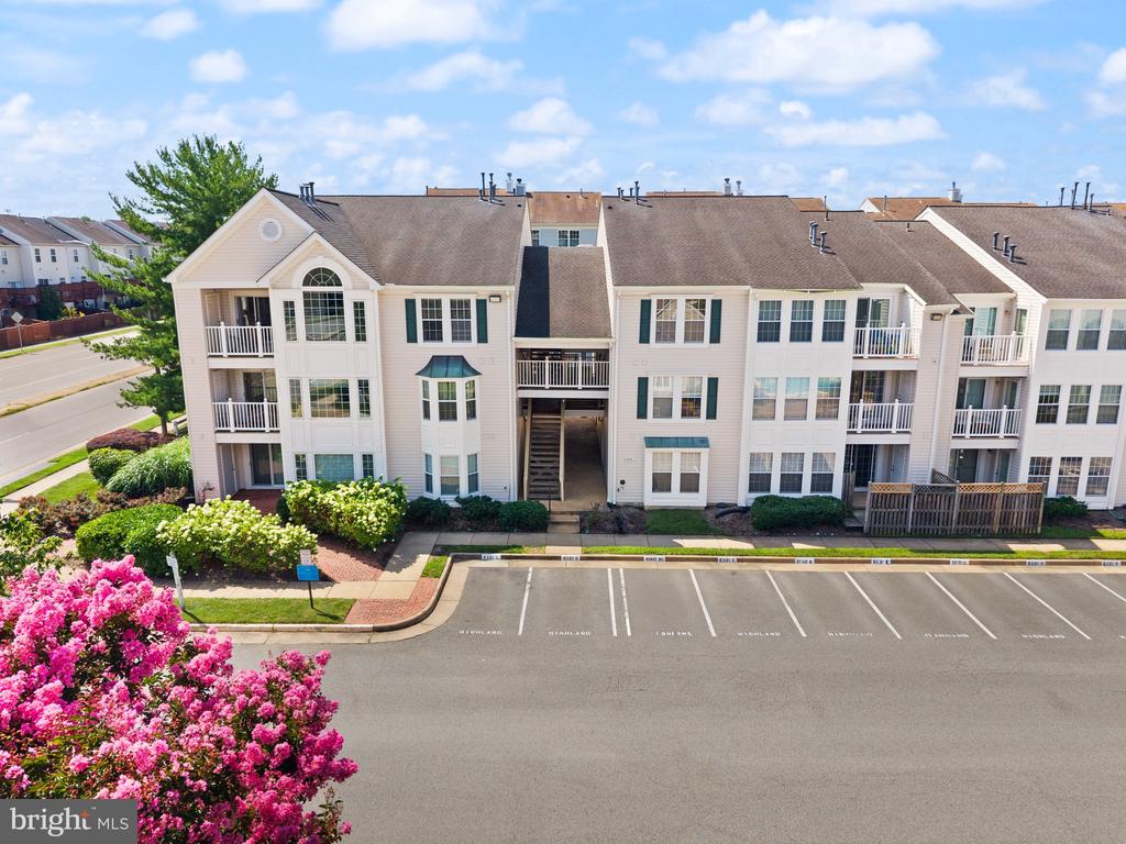8301 BLUEBIRD WAY Unit: G