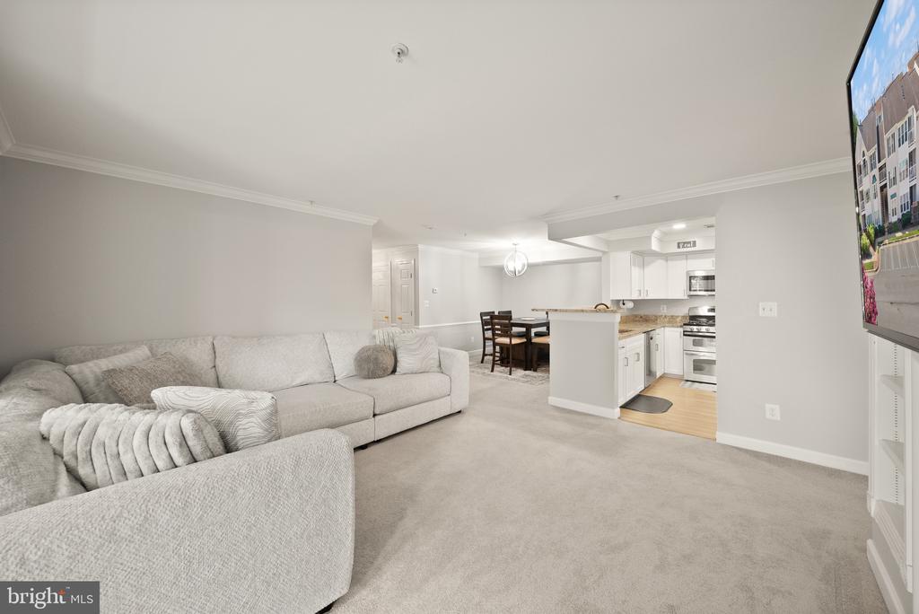 8301 BLUEBIRD WAY Unit: G