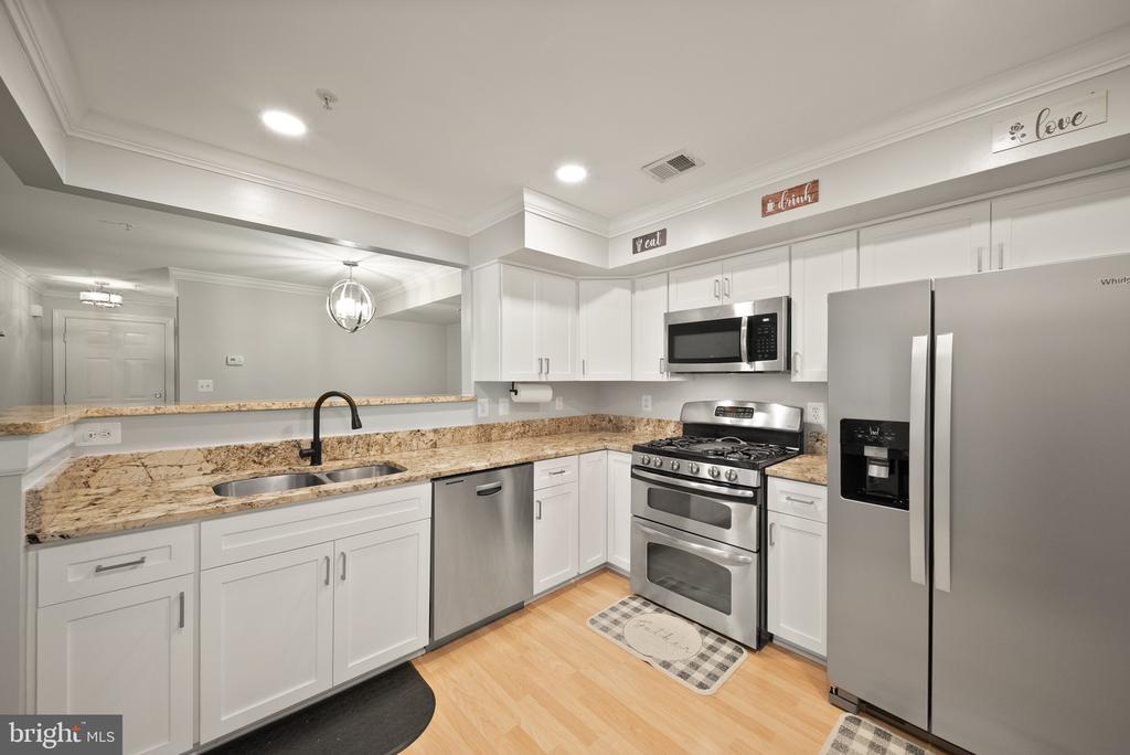 8301 BLUEBIRD WAY Unit: G