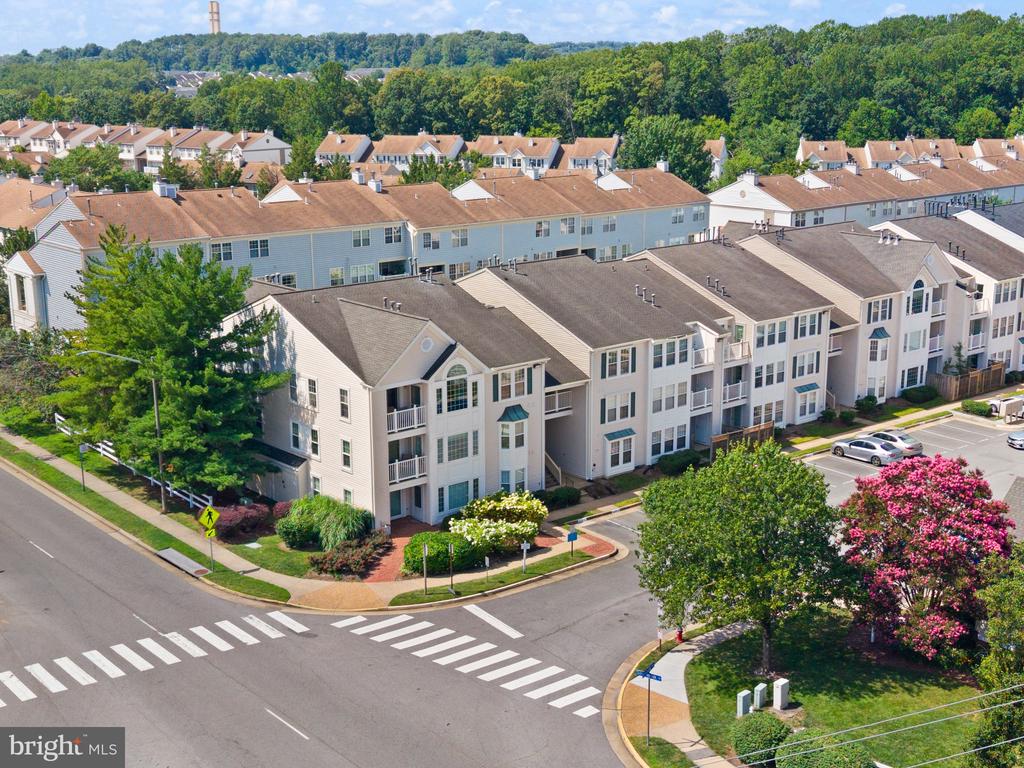 8301 BLUEBIRD WAY Unit: G