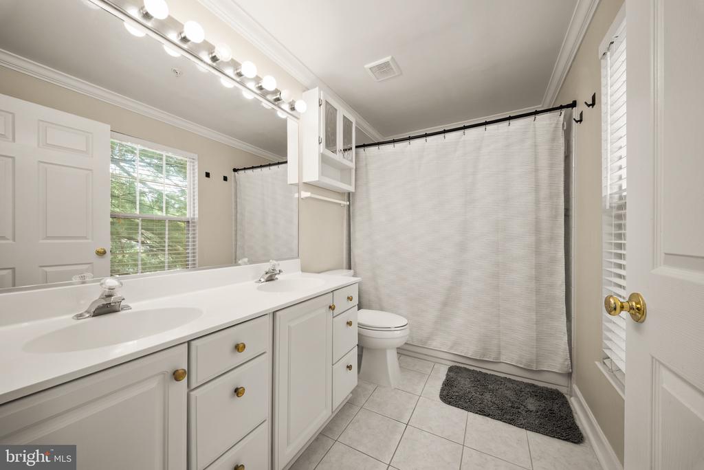 8301 BLUEBIRD WAY Unit: G