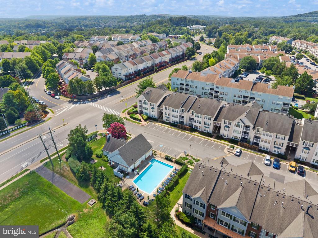 8301 BLUEBIRD WAY Unit: G