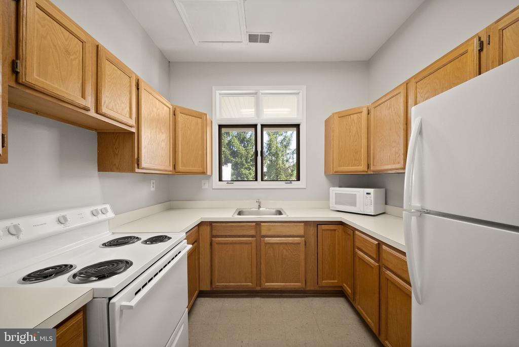 8301 BLUEBIRD WAY Unit: G