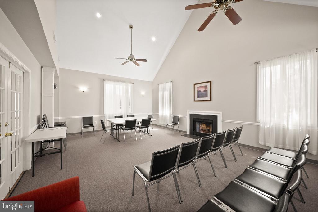 8301 BLUEBIRD WAY Unit: G